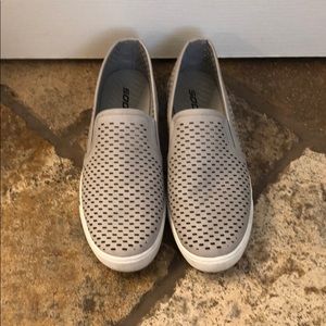 Slip on casual tennis shoes